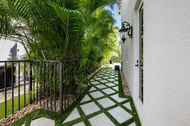 712 NE 71st Street, Boca Raton, FL 33487