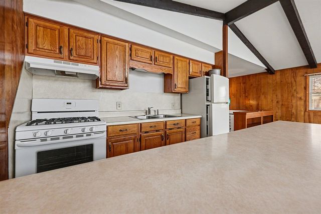 1017 E Hess Lake Drive, Grant, MI 49327