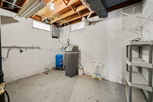 1017 E Hess Lake Drive, Grant, MI 49327