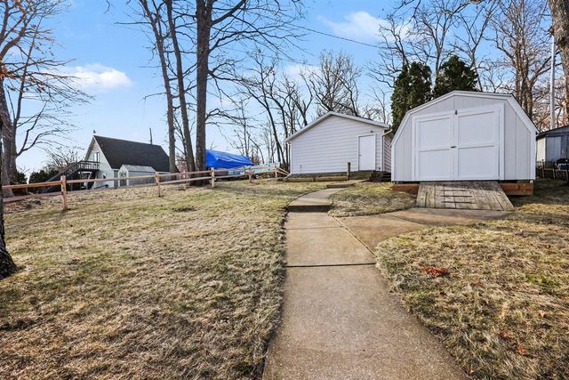 1017 E Hess Lake Drive, Grant, MI 49327