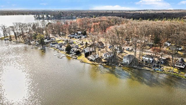 1017 E Hess Lake Drive, Grant, MI 49327