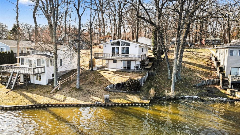 1017 E Hess Lake Drive, Grant, MI 49327