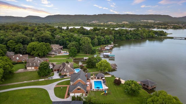 7526 Twisting Creek Lane, Ooltewah, TN 37363
