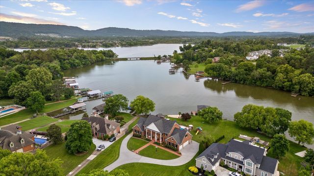 7526 Twisting Creek Lane, Ooltewah, TN 37363