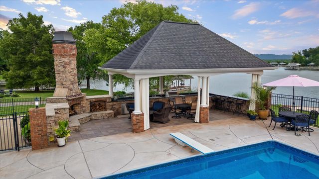 7526 Twisting Creek Lane, Ooltewah, TN 37363