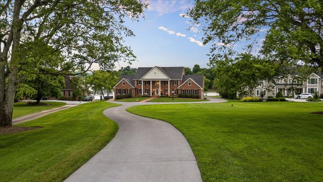 7526 Twisting Creek Lane, Ooltewah, TN 37363