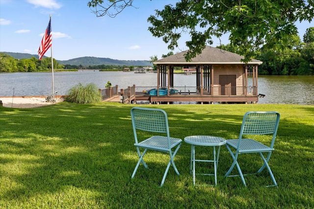 7526 Twisting Creek Lane, Ooltewah, TN 37363