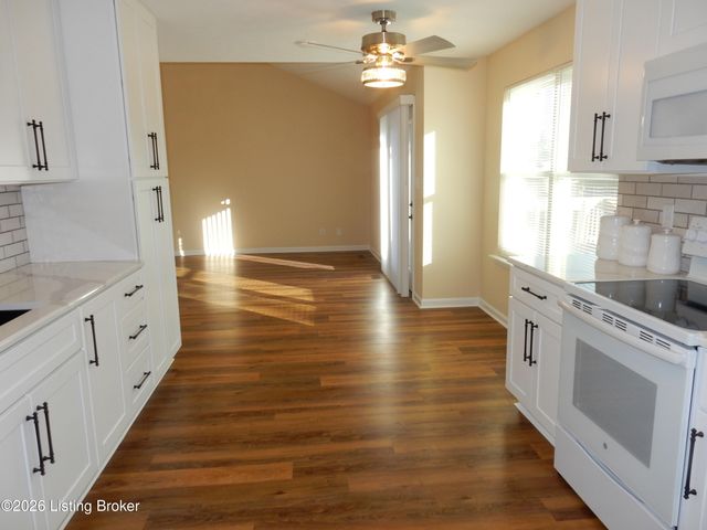 268 Spencer Ln, Mt Washington, KY 40047