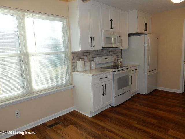 268 Spencer Ln, Mt Washington, KY 40047