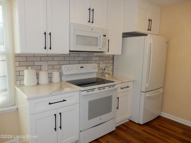 268 Spencer Ln, Mt Washington, KY 40047