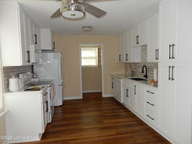 268 Spencer Ln, Mt Washington, KY 40047