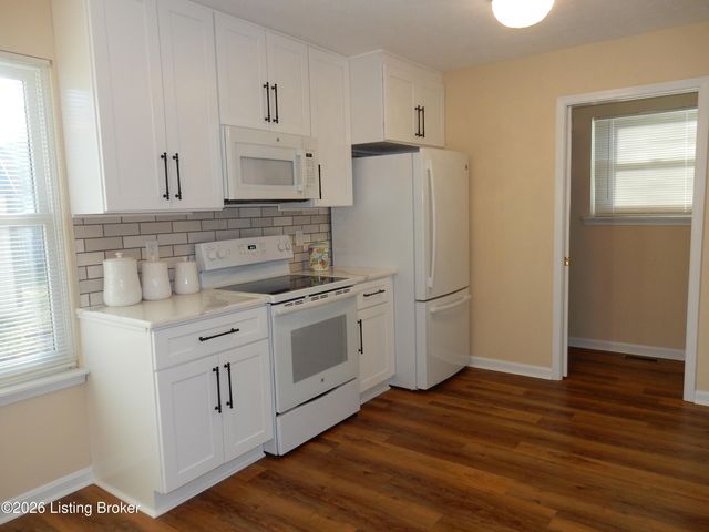 268 Spencer Ln, Mt Washington, KY 40047