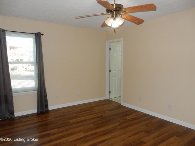 268 Spencer Ln, Mt Washington, KY 40047