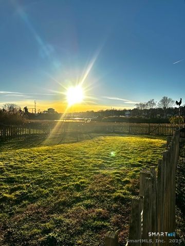 20 Jackson Avenue 3, Stonington, CT 06355