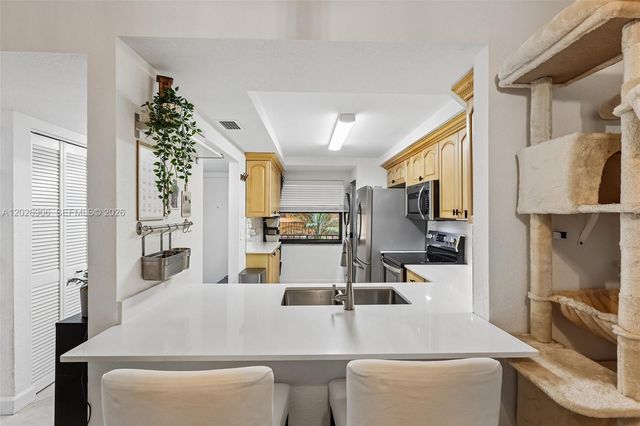 400 Commodore Drive 206, Plantation, FL 33325