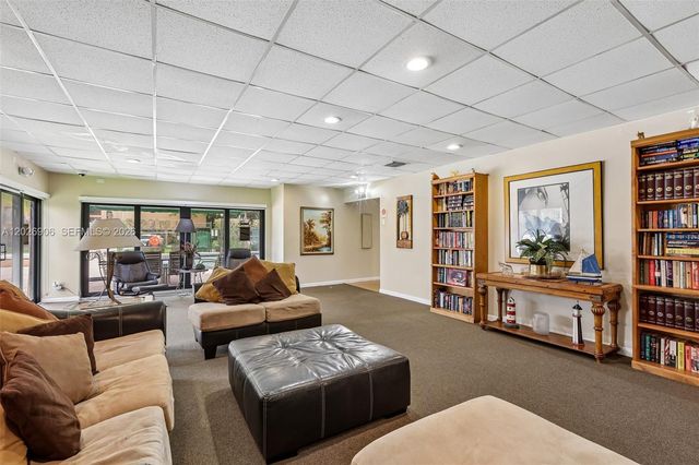 400 Commodore Drive 206, Plantation, FL 33325