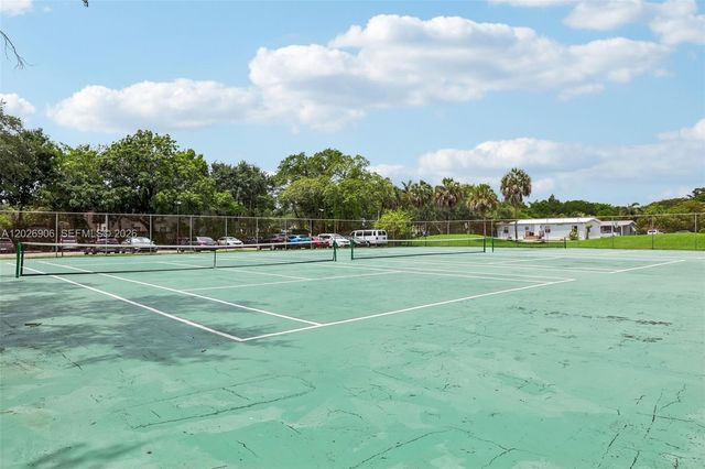 400 Commodore Drive 206, Plantation, FL 33325