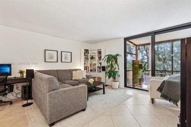400 Commodore Drive 206, Plantation, FL 33325