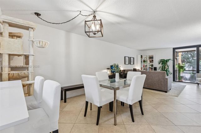 400 Commodore Drive 206, Plantation, FL 33325