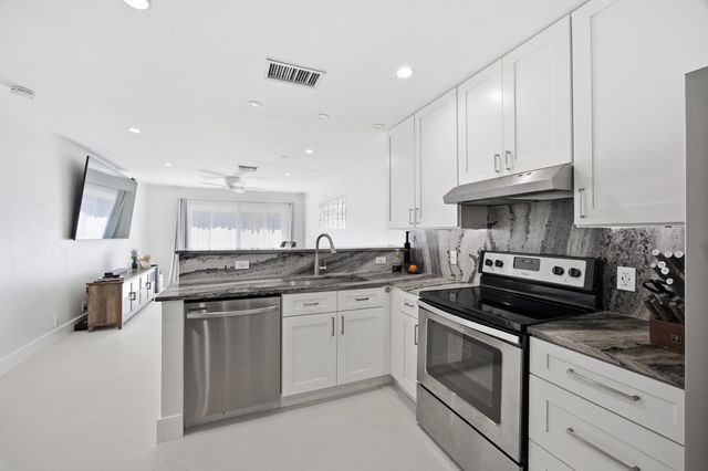 155 Deerfield Drive N, Jupiter, FL 33458