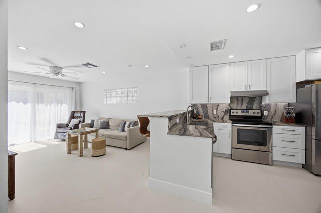 155 Deerfield Drive N, Jupiter, FL 33458