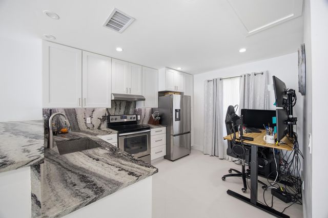 155 Deerfield Drive N, Jupiter, FL 33458