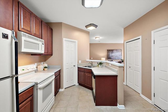 26709 Ashton Drive, Woodhaven, MI 48183