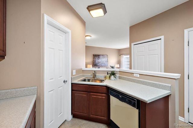 26709 Ashton Drive, Woodhaven, MI 48183