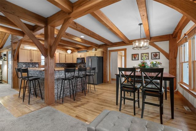 333 Hillview Drive SE, Mt Vernon, IA 52314