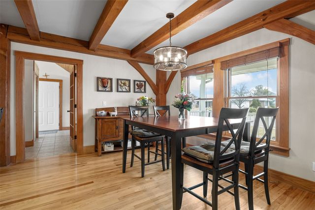 333 Hillview Drive SE, Mt Vernon, IA 52314