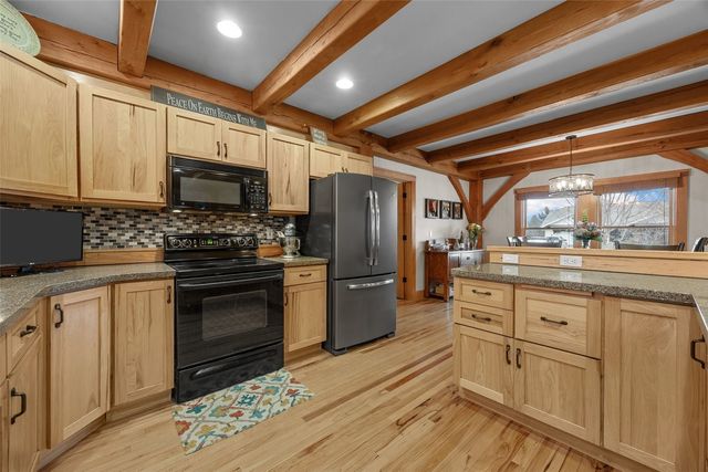 333 Hillview Drive SE, Mt Vernon, IA 52314