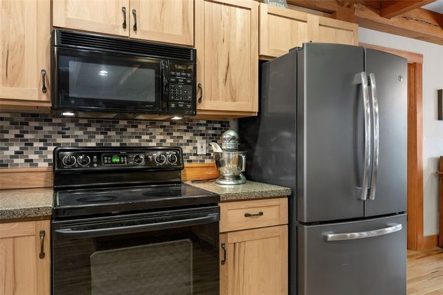 333 Hillview Drive SE, Mt Vernon, IA 52314