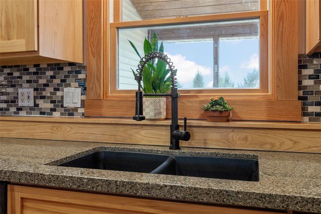 333 Hillview Drive SE, Mt Vernon, IA 52314