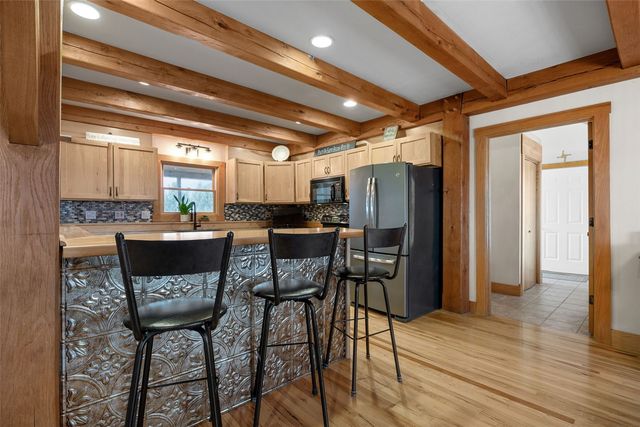 333 Hillview Drive SE, Mt Vernon, IA 52314