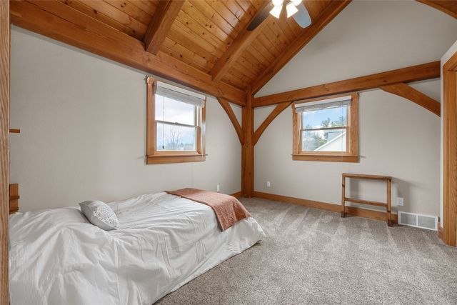 333 Hillview Drive SE, Mt Vernon, IA 52314