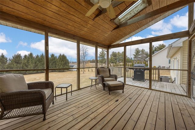 333 Hillview Drive SE, Mt Vernon, IA 52314