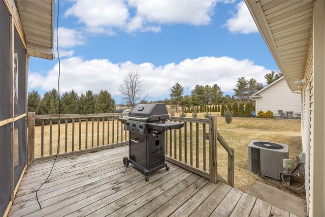 333 Hillview Drive SE, Mt Vernon, IA 52314