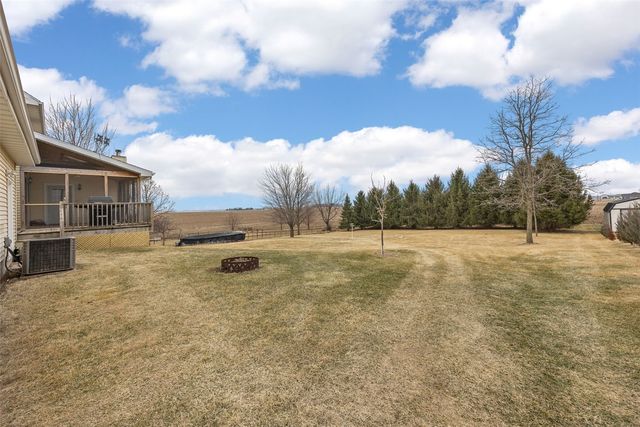 333 Hillview Drive SE, Mt Vernon, IA 52314
