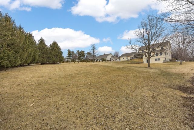 333 Hillview Drive SE, Mt Vernon, IA 52314