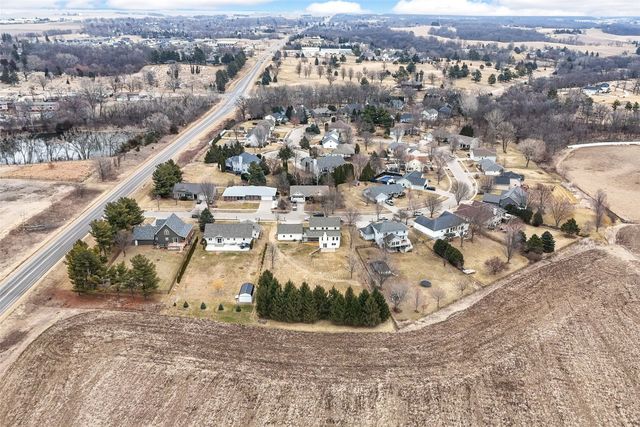 333 Hillview Drive SE, Mt Vernon, IA 52314