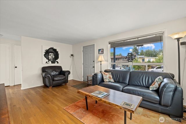 347 NW 52nd Street, Seattle, WA 98107