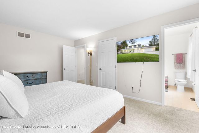5784 N Green Road, Haslett, MI 48840