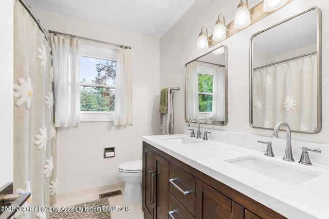 5784 N Green Road, Haslett, MI 48840