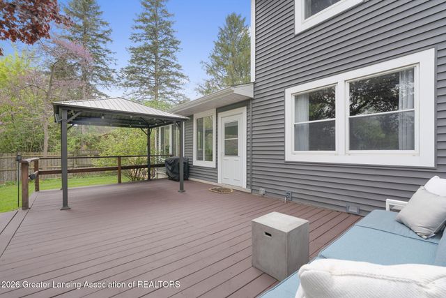 5784 N Green Road, Haslett, MI 48840