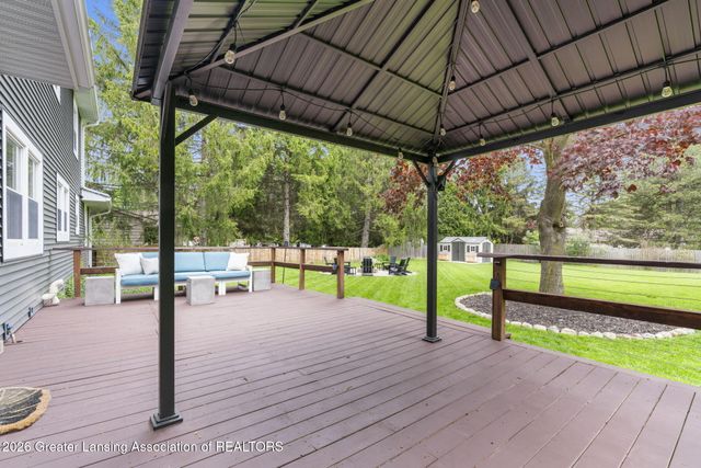 5784 N Green Road, Haslett, MI 48840