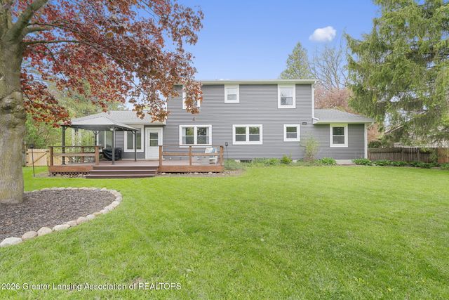 5784 N Green Road, Haslett, MI 48840