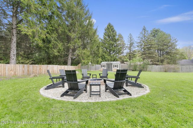 5784 N Green Road, Haslett, MI 48840