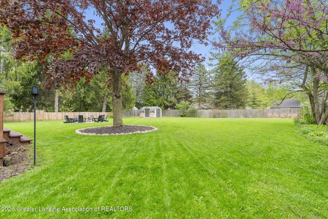 5784 N Green Road, Haslett, MI 48840