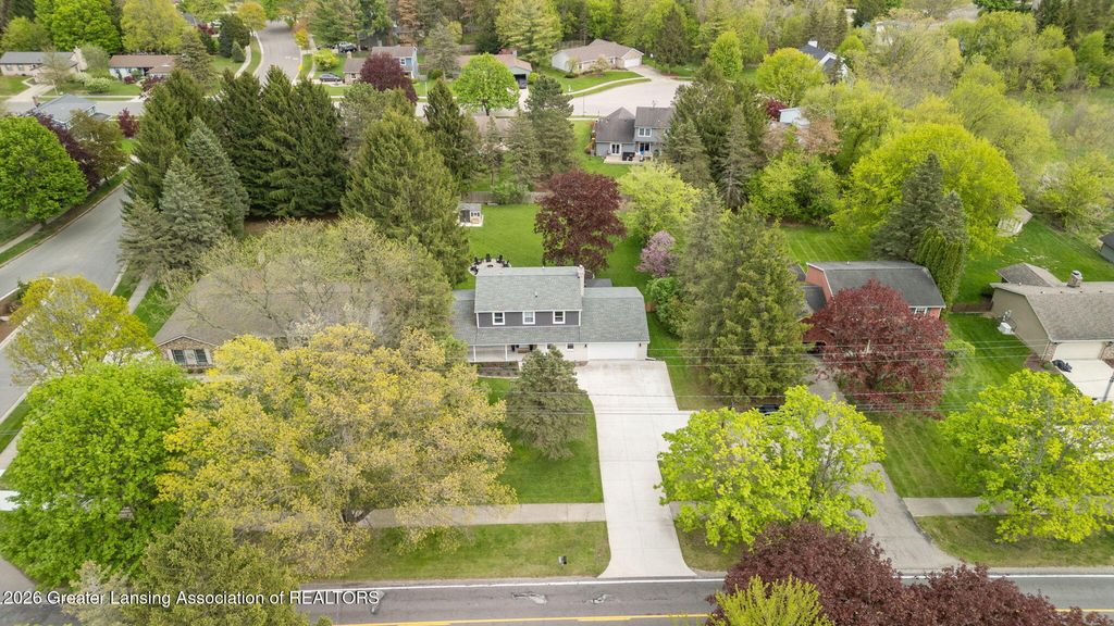 5784 N Green Road, Haslett, MI 48840
