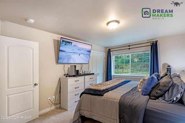 1820 S Rue de La Paix Loop, Wasilla, AK 99623